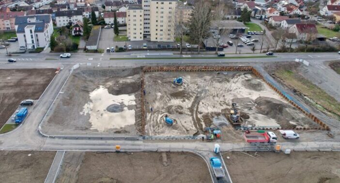 Februar 2024 | Baubeginn | Baugrube | Drohne | Kinder- und Familienzentrum Kressbronn